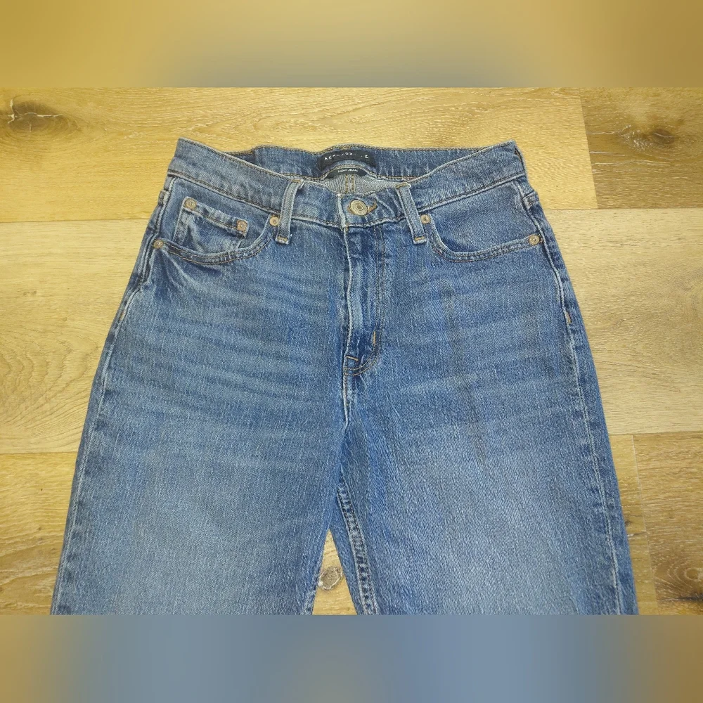 Aeropostale Women's Straight Leg Blue Jeans Mom Jean Sz 4 - Picture 3 of 12